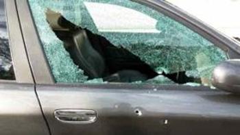 Colpi di pistola contro l'auto di una 31enne, aperta un'inchiesta